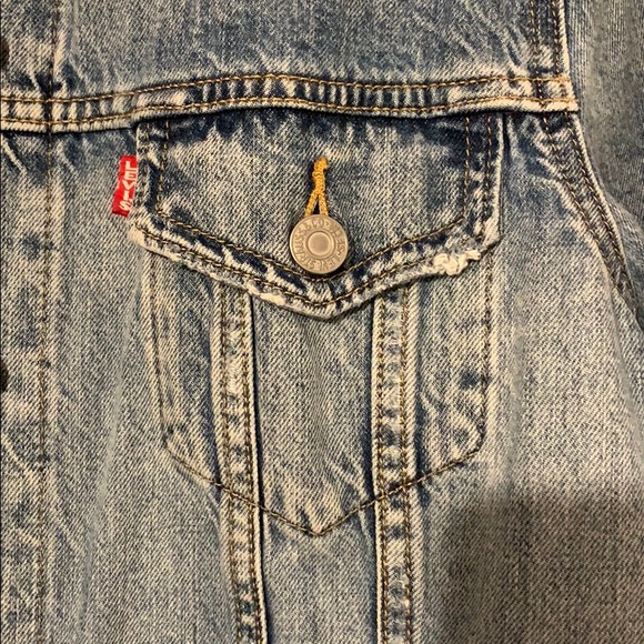 Large Levi’s jean jacket - Picture 3 of 4